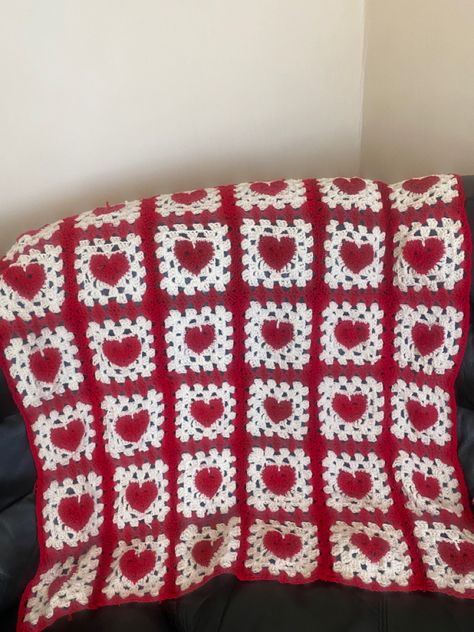 Lesbian Crochet Blanket, Heart Granny Square Blanket, Granny Square Crochet Blanket, Heart Granny Square, Square Crochet Blanket, Granny Square Projects, Heart Cardigan, Crochet Granny Square Blanket, Crochet Inspo