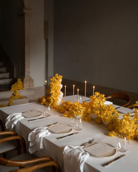 and it was all yellow / an intimate elopement in Lisbon xoxo photographer @kristinpiteophoto florals @ohmariaflores hmua @mubybalu… | Instagram Yellow Flower Decor, Elopement Dinner Table, Unique Wedding Florals, Yellow Wedding Palette, Round Table Decor Wedding, Unique Tablescapes, Yellow Table Setting, Yellow Tablescape, Lunch Table Settings