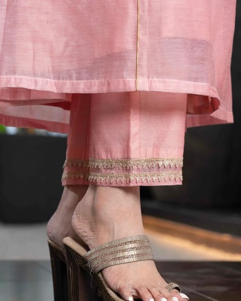 This light pink chanderi pant and flared kurta set features elegant gold detailing throughout. Made from high-quality chanderi fabric, this set offers a comfortable fit and a stylish look. Add the optional dupatta for an extra touch of sophistication. Perfect for any formal or special occasion. #sujatra #sujatraglobal #sujatrakurtis #chanderi #chanderisilk #chanderikurta #flaredpants #occasionwear #pinkkurtaset #kurtapantset #frstivewear Chanderi Kurta Designs, Pants Design For Kurti, Plazzo Designs, Pant Design, Clothing Store Interior, Womens Pants Design, Zardosi Work, Salwar Designs, Stitching Ideas