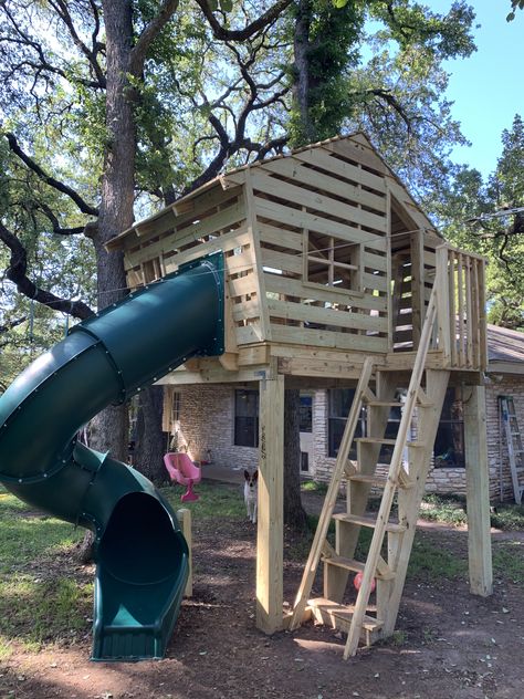 Tree House Add Ons, House Add Ons, Backyard Treehouse, Kid Friendly Backyard, Tree House Plans, Tree House Diy, Outdoor Play Areas, Kids Outdoor Play, School Playground