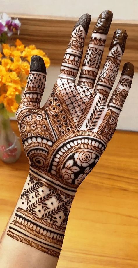 Meganthi Design, Henna Designs Simple, Front Mehndi Design, Simple Mehendi Designs, Tato Henna, Full Hand Mehndi, Mehndi Designs For Kids, Simple Mehndi Designs Fingers, Very Simple Mehndi Designs