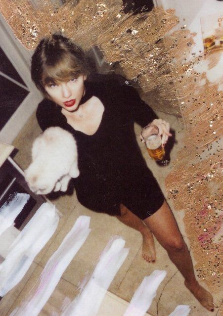 Taylor Swift New Years Party, Taylor Swift New Years Day Aesthetic, Glitter On The Floor After The Party, New Years Day Aesthetic Taylor Swift, Taylor Swift New Years Day, New Years Day Taylor Swift, Taylor Swift New Years, Taylor Swift Glitter, 1989 Polaroids