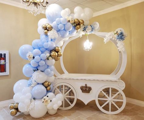 Cinderella Theme Balloon Garland, Quince Party Decorations, Cinderella Xv Theme, Cinderella Balloon Garland, Cinderella Quinceanera Decorations, Cinderella Baby Shower Ideas, Party Ballons Decoration, Cinderella Centerpiece Ideas, Cinderella Themed Quinceanera