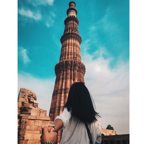 Qutab Minar, New Delhi, India 🇮🇳 Badrinath Temple, Qutab Minar, Travel Reels, Delhi Travel, India Travel Places, Travel Photoshoot, Travel Pose, Temple Photography, Best Nature Images