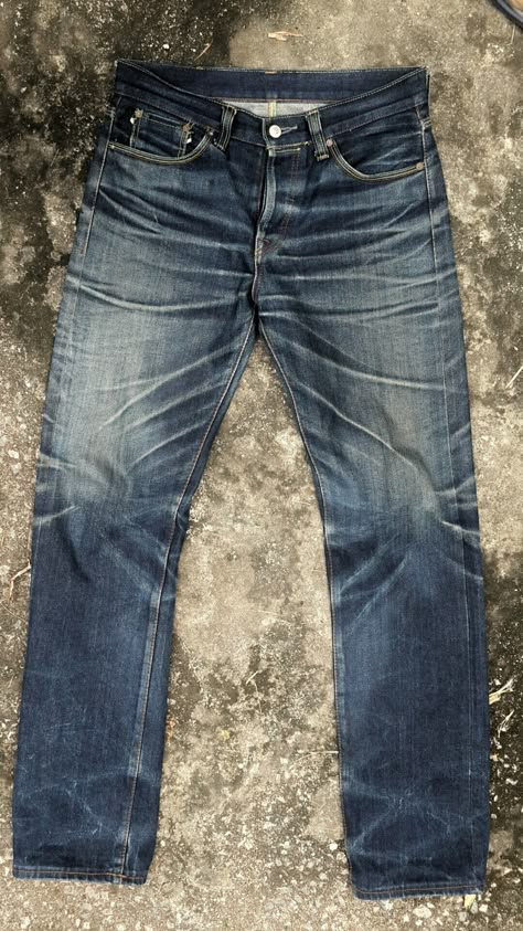 Best Jeans For Women, Men Jeans Pants, Mens Fashion Wear, Denim Jeans Fashion, Denim Inspiration, Vintage Denim Jeans, Denim Wear, Faded Jeans, Denim Trends