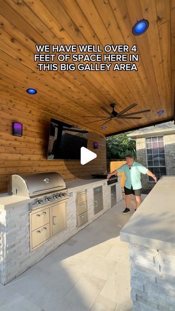 Buildometry on Instagram: "Absolutely loving this outdoor kitchen! 👏👏 

#design #patio #backyard #construction #outdoorliving #outdoorkitchen" Outdoor Kitchen Patio Ideas Backyards, Built In Bbq Ideas Outdoor Barbeque, Outside Bbq Area Ideas, Covered Bbq Area Ideas Outdoor, Outdoor Kitchen Pool Area, Outdoor Kitchen Ideas Covered, Bbq Area Ideas Outdoor, Backyard Bbq Area, Outside Kitchen Ideas