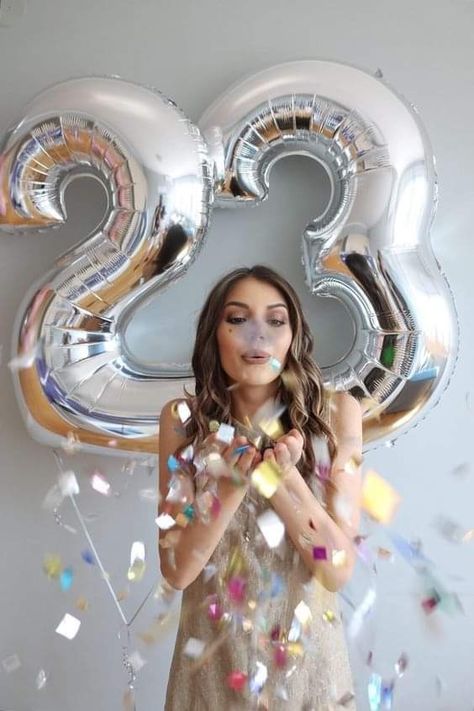 Disco Ball Birthday Photoshoot, 30th Birthday Themes, 21st Birthday Photoshoot, Cute Birthday Pictures, Fotos Ideas, Cute Birthday Ideas, Photography Themes, 23rd Birthday, One Friend