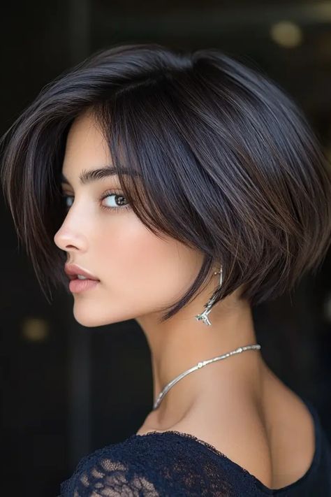 Woman with short dark hair and silver jewelry looking over her shoulder. Haircut Ideas For Girls, Haircut Ideas For Long Hair, The Butterfly Haircut, Versatile Haircut, Short Locks, Styles For Summer, Butterfly Haircut, Textured Pixie Cut, Attention Getters