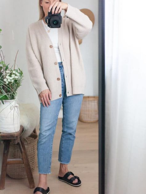 Classy Sweater Dresses, Cardigan Outfit Ideas, Cardigan Outfit, Denim Outfits, Cocoon Cardigan, Winter Capsule Wardrobe, Spring Capsule Wardrobe, Jenni Kayne, Cardigan Outfits