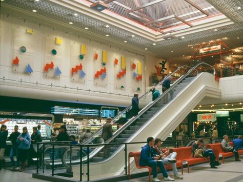 Vintage photos of malls in the '90s 1980s Britain, Columbus Ship, Popular Color Schemes, England History, Vintage Mall, 80s Interior, Mall Of America, Newcastle Upon Tyne, Shopping Malls