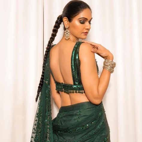 allu sneha reddy in green saree 3 Allu Sneha Reddy, Sneha Reddy, Kajol Saree, Sleek Braid, Sequin Saree, Braided Hairdo, Latest Designer Sarees, Satin Saree, Green Saree