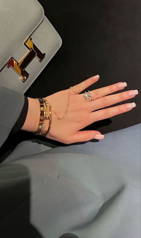 Expensive Jewelry Luxury, Luxe Jewelry, Jewelry Accessories Ideas, Dope Jewelry, Jewelry Fashion Trends, Classy Jewelry, Expensive Jewelry, Jewelry Lookbook, Stacked Jewelry