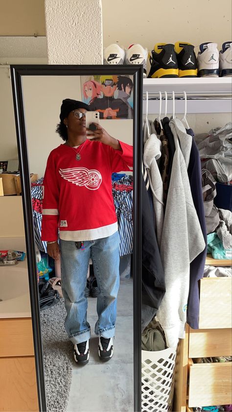 Hockey Jersey Outfit Mens, Hockey Jersey Outfit, Jersey Fits, Trainers Outfit, Thrift Inspo, Streetwear Inspo, Cold Fits, Jersey Outfit, Mens Fashion Streetwear