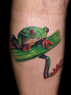 Tree Frog Tattoos, Frog Tattoo, Amazing Frog, Tiny Tim, Kunst Tattoos, Tattoo Trend, Wild Tattoo, Foot Tattoos For Women, Frog Tattoos