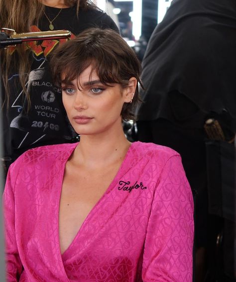 Taylor Hill Haircut, Pixie Haircut 2023, Taylor Hill Hair, Cropped Hair, Karla Deras, Haircut 2023, Grown Out Pixie, 2024 Hairstyles, Shot Hair