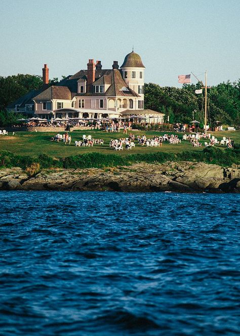 New England Coast Aesthetic, Rhode Island Homes, New England Lifestyle, Newport Rhode Island Aesthetic, New England Wedding Aesthetic, Old Money New England, New England Summer Aesthetic, Rhode Island Aesthetic, New England Preppy