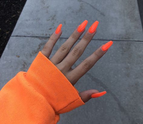 Bright Neon Nails, Neon Nail Colors, Bright Orange Nails, Manicure Natural, Summer Nails Neon, Bright Summer Acrylic Nails, Neon Orange Nails, Orange Acrylic Nails, Fest Outfits