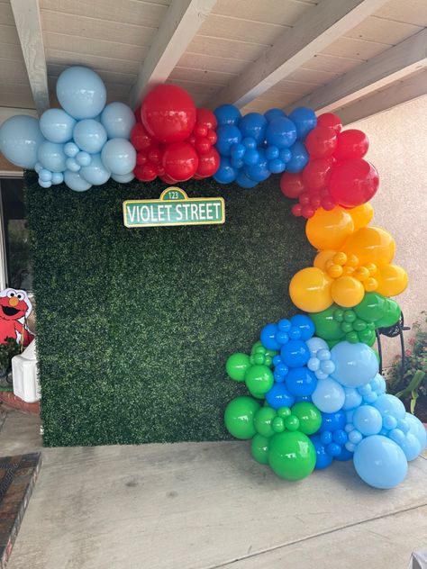 Sesame Street is always a hit with littles. I absolutely LOVE the color combo + the hedgewood wall ✨✨ looking forward to recreating this look. Who’s booking?! Sesame Street Party Backdrop, Sesame Street Photo Backdrop, Sesame Street Backdrop Ideas, Sesame Street Bulletin Board Ideas, Sesame Street Birthday Backdrop, Sesame Street 2nd Birthday Boy, Sesame Street Balloon Arch, Elmo’s World Birthday Party, Sesame Street Baby Shower Ideas