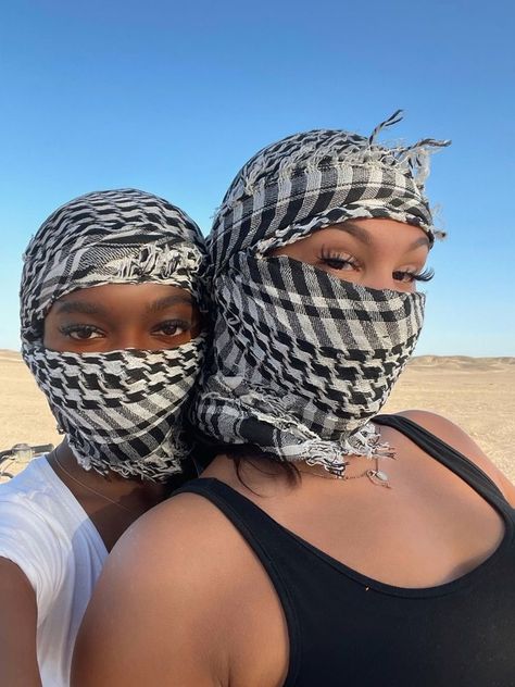 What To Wear In Dubai, Desert Photoshoot Ideas, Desert Photoshoot, Scarf Mask, Gangster Girl, Desert Vibes, Best Friends Aesthetic, Arab Women, Body Care Routine