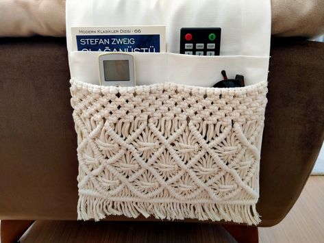 Cream Macrame Sofa Armrest,Organizer,Remote Control Holder,Storage Basket,Couch Chair Arm Caddy, House Gift , Books , Cell Phone, iPad Macrame Remote Holder, Sofa Armrest, Remote Control Holder, Remote Holder, Crochet Pillow Cover, Bedside Storage, Macrame Boho, Fashion Organization, Boho Room