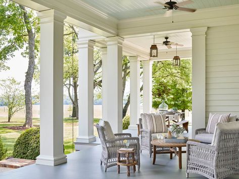 Southern Homes Interior, Old Southern Homes Interior, Southern Front Porches, Tennessee Farmhouse, Old Southern Homes, Farmhouse Colonial, Porch Extension, Southern Farmhouse, Southern Home Interior