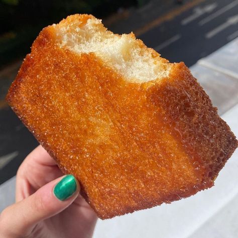 The famous Honey Butter Toast from @aromebakerylondon. It’s a square block of thick Japanese shokupan milk bread baked in honey and butter… | Instagram Japanese Bread Aesthetic, Honey Butter Toast, Asian Lunch Box Ideas, Honey Milk Bread, Shokupan Bread, Honey Core, Breakfast London, London Breakfast, Japanese Bakery