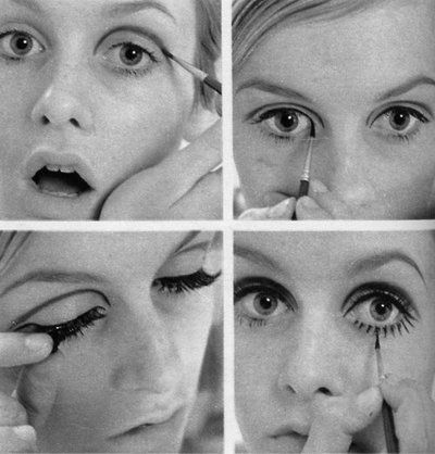 Twiggy does her make up Twiggy Lawson, Mod Makeup, 1960s Makeup, Twiggy Makeup, Colleen Corby, 60s Makeup, Mascara Hacks, Pattie Boyd, Jean Shrimpton