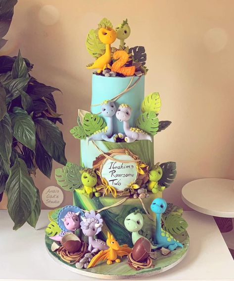 Dino Birthday Cake, Dino Cake, Dinosaur Birthday Cakes, Jungle Cake, Sweet Tables, Cake Studio, Dinosaur Cake, Character Cakes, Dino Birthday