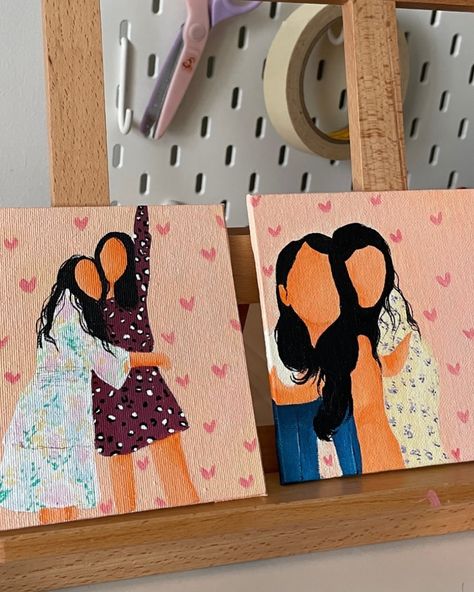 Taking orders for customised paintings🩷 dm to order!💌 Flat face illustrations - available on 3 sizes Prices are inclusive of Free shipping and mini easel Customised paintings, custom painting, handmade painting, handmade gifts, personalised gifts India, small business India, faceless painting, couple artwork, gifts for her, gifts for him #customisedgifts #customisedpaintings #customisedpainting #coupleart #facelessportrait #facelesspainting #handmadegifts #customizedpainting #custompaint... Painted Gifts For Friends, Canvas Painting Birthday Gift, Friends Aesthetic Painting, Painting For Friends Birthday, Paintings With Friends, Best Friends Painting Ideas, Two Friends Painting, Cute Paintings For Best Friends, Best Friend Canvas Painting