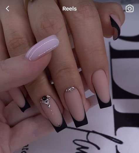 Black And Silver Nails Almond, Black And Silver Almond Nails, Nails For Prom Black Dress, Nails Acrylic Prom, Acrylic Prom Nails, Prom Nails Black, Prom Nails Blue, Red Prom Nails, Prom Nails Pink