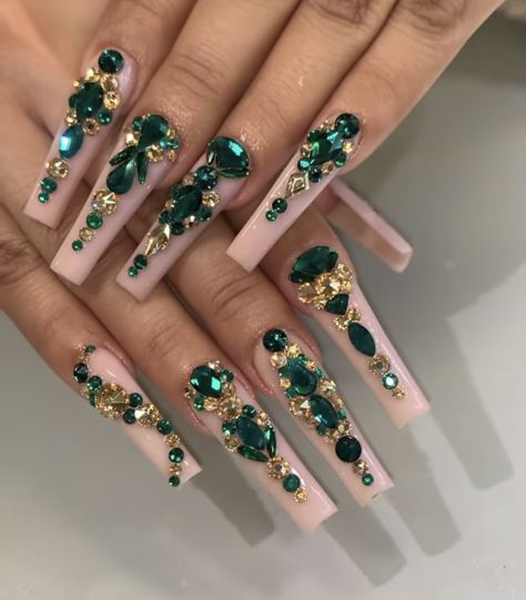 Emerald Nails With Rhinestones, March Nails With Rhinestones, Green Rhinestone Nails, Rich Off Nails, Strass Nails, Carnival Nails, Nails For School, Nails Xoxo, Bedazzled Nails