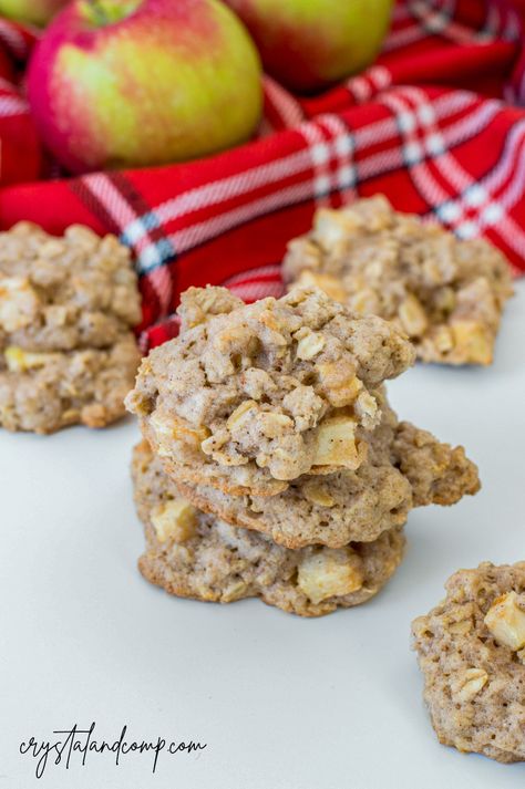 Apple Oatmeal Cookie Recipe Apple Crisp Cookies, Recipes Using Apples, Ww Cookies, Using Apples, Cookies With Cinnamon, Recipe Using Apples, Apple Pie Recipe Homemade, Apple Oatmeal Cookies, Oatmeal Cookie Recipe