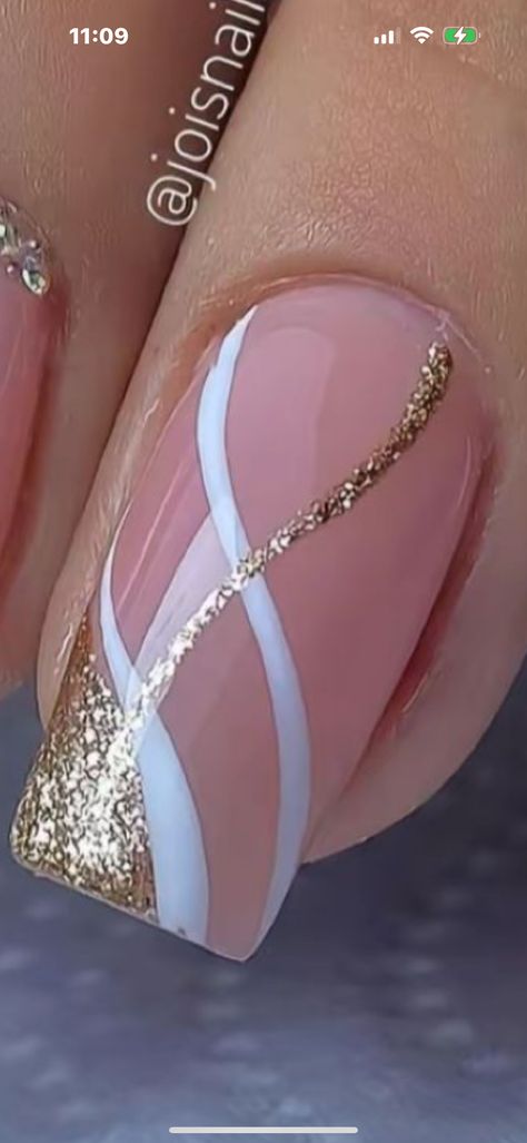 Luxury Nails Classy Short, Nails For Cruise Vacations 2024, Angel Wing Nail Design, Nails With Line Designs, French Tip With Jewels, Mail Art Ideas, Fancy Nail Art, French Tip Nail Designs, Elegant Nail Designs