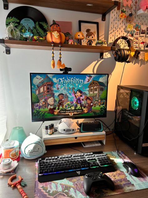 Wooden Desk Setup, Nerd Room Aesthetic, Cozy Gaming Setup, Bedrooms Inspiration, Setup Inspiration, Gamer Bedroom, Nerd Room, Gaming Desk Setup, Cozy Gaming