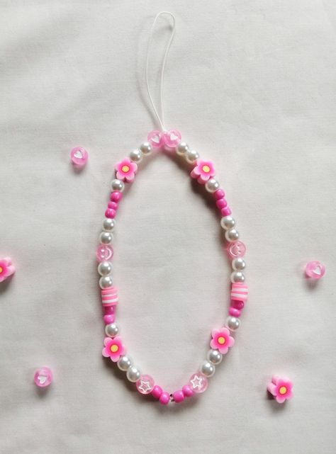 Phone Chains, Pink Keychain, Cell Phone Charms, Phone Straps, Color Of The Day, Bracelet Craft Diy, Beaded Bracelets Tutorial, Pink Cases, Diy Bracelets Patterns