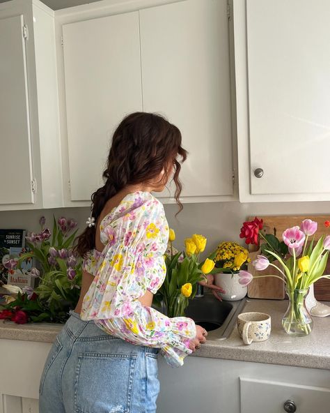 tulip season is my fav season 🌷🌷🌷 Pajamas Aesthetic, Tulip Season, Cute Headers For Twitter, Jordan Outfit, Girly Girl Outfits, Feminine Women, Soft Aesthetic, Hairdo For Long Hair, Feminine Aesthetic