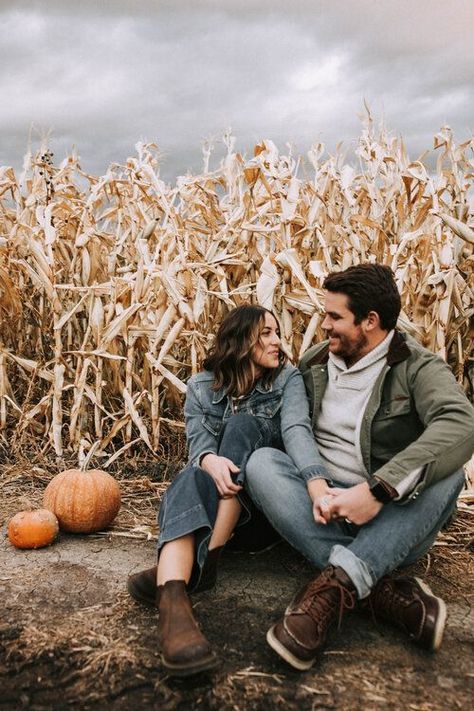 check out these adorable couples fall photoshoot ideas and fall picture ideas for couples #fallphotoshootcouple #fallpicturecouple Pumpkin Patch Couple Photos, Pumpkin Patch Couple, Couples Fall Photoshoot, Couple Fall Photoshoot, Pumpkin Patch Photography, Autumn Shoot, Utah Engagement Photos, Fall Couple Pictures, Fall Photoshoot Ideas