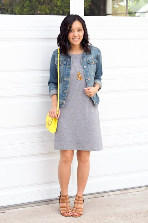 Shirtdress Outfit, Nursing Friendly Clothes, Grey T Shirt Dress, Shirt Dress Outfit, Denim Jacket Fashion, Teacher Clothes, Spring Fashion Casual, Style Savvy, Casual Styles