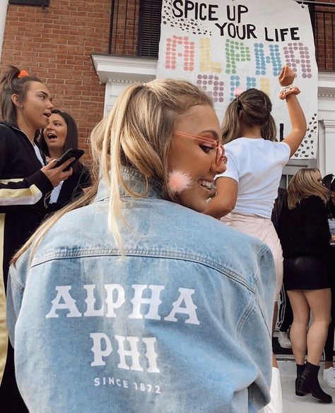 Sorority Denim Jacket, Sorority Jean Jacket, Sorority Jackets, Jean Jacket Diy, Sorority Socials, Sorority Themes, Recruitment Themes, Diy Denim Jacket, Big Lil