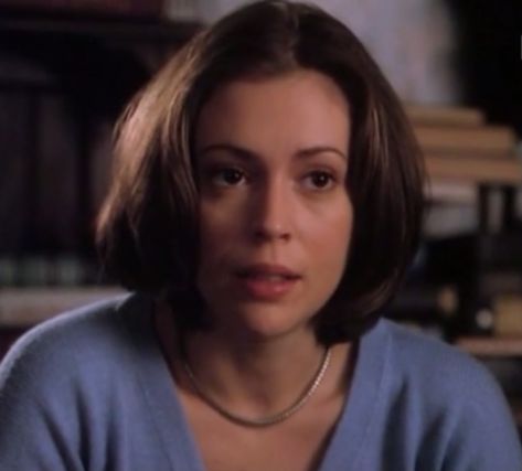 Charmed | s1 | Phoebe Halliwell Pheobe Hallowell, 2000s Women, Phoebe Halliwell, Charmed 1998, Alyssa Milano, Kickboxing, Season 1, Actresses, Hair