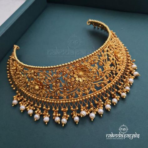 Exclusive Silver Jewellery Choker Necklace Designs In Gold, Neck Less Design Gold Jewellery, Gold Bridal Necklace Indian, Gold Bridal Earrings Indian, Gold Jewelry For Wedding, Gold Jewels Design Indian, Silver Jewellery Design, Temple Choker Necklace, Good Necklace Jewellery