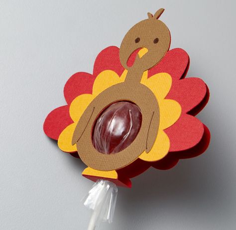 Thanksgiving Treat Holders Diy, Turkey Lollipop Holder, Thanksgiving Lollipop Holder, Thanksgiving Candy Crafts, Kids Treat Bags, Thanksgiving Candy, Lollipop Holder, Tee Shirt Quilt, Thanksgiving Favors