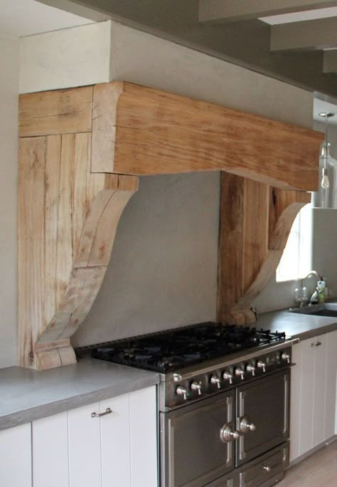 Kitchen Hood Ideas, Kitchen Hood Design, Kitchen Vent Hood, Kitchen Vent, Wood Range Hood, Farmhouse Kitchen Island, Kitchen Range Hood, Casa Country, Kitchen Hoods