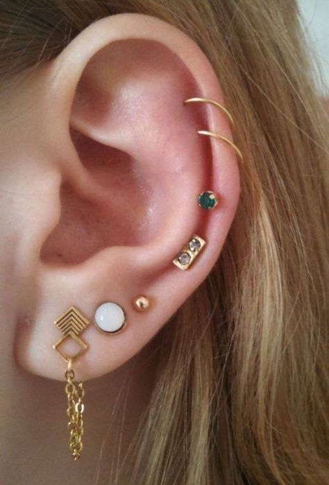 Types Of Ear Piercings Names, Piercing Ideas Unique, Ear Piercings Names, Celebrity Ear Piercings, Different Types Of Ear Piercings, Ear Piercings Ideas, Top Ear Piercing, Unique Ear Piercings, Ear Piercing Ideas