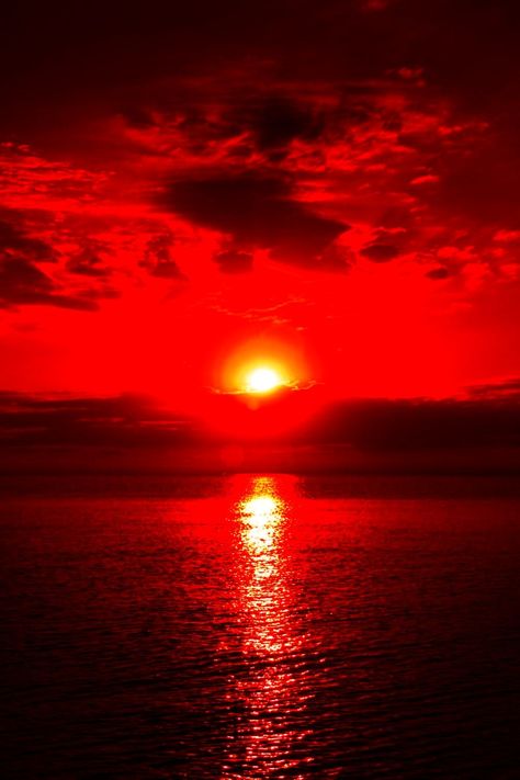 Red Sunset Aesthetic, Red Moon Cycle, Red Widgets Aesthetic, Red Colour Wallpaper, Create Wallpaper, Red Widget, Red Shadow, Pictures Of The Sun, Light Red Color