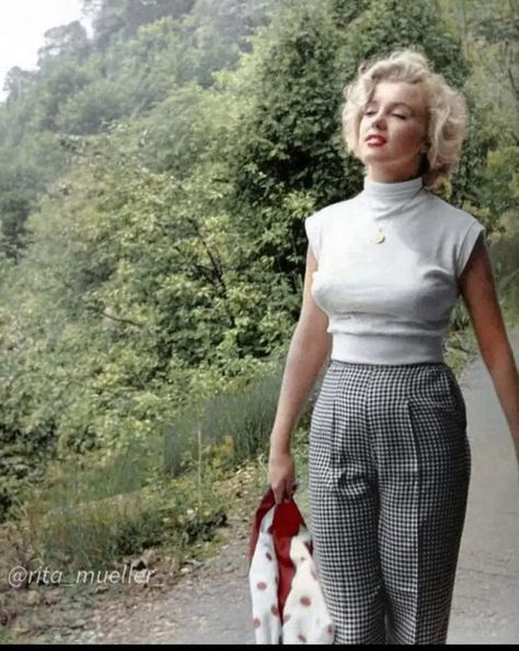 Monroe Outfits, Marilyn Monroe Outfits, Capsule Wardrobe Women, Lady Gaga Pictures, Marilyn Monroe Fashion, Body Outfit, Cottagecore Style, Marilyn Monroe Photos, Norma Jean