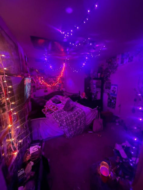 Dark Led Room, Small Room Ideas Aesthetic Grunge, Trippy Bedroom Ideas, Dope Room Ideas, Trippy Apartment, Trippy Bedroom, Dope Rooms, Neon Bedroom, Cool Room Designs