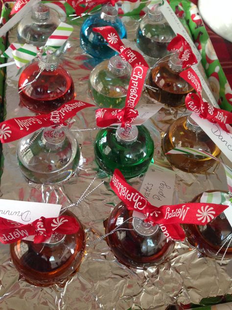 Christmas Ornament Shots, Ornament Shots, Outdoor Christmas Party, Christmas Party Drinks, Christmas Shots, Girls Christmas Party, Grinch Decorations, Lights For Christmas, Shots Alcohol