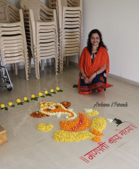 Ganesh Flower Rangoli, Rangoli Designs With Flowers Petals, Flower Rangoli Designs, Arti Thali, Leaf Decor Wedding, Pookalam Design, Flower Petal Art, Diwali Decorations At Home, Rangoli Side Designs