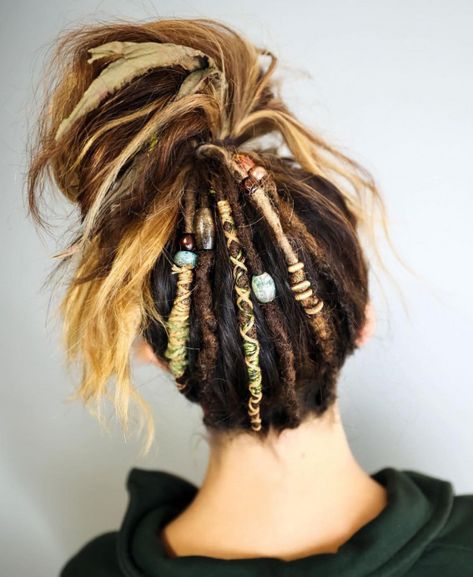 Half Head Dreads Short Hair, Dreadlock Buns, Bun With Beads, Partial Dreads Short Hair, Half Head Dreads, Easy Hippie Hairstyles, Dreads Short Hair, Partial Dreads, Dreads Styles For Women